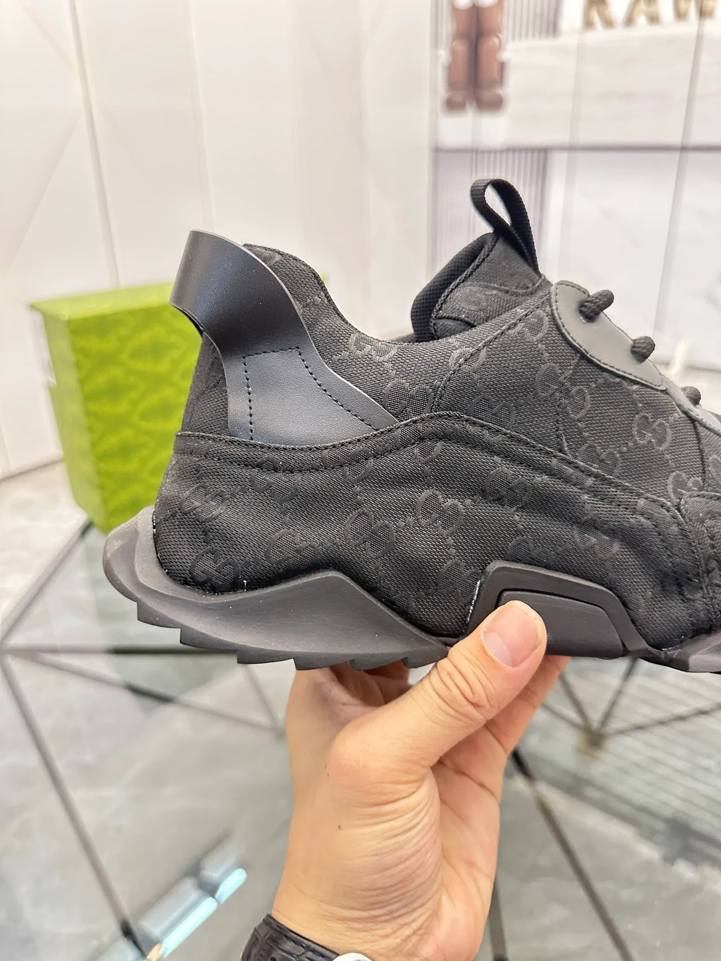 Men's shoes for sale 💰: 💰P580¥ Product trademark: Gucci* "Gucci*" low-top casual shoes Regular size: 38-45 (can be customized to 46) Large size Product materials: Upper imported cowhide stitching original material, breathable lining, original outsole. No.: 0008